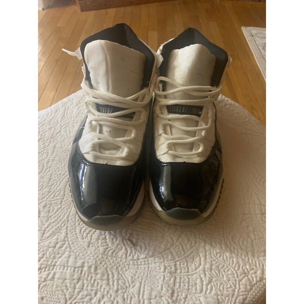 Size 10 Jordan 11 Retro High Concord MODEL #370837-100 BLACK/WHITE